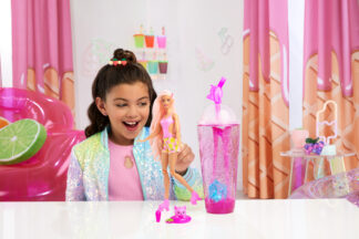 Barbie Pop! Reveal  lelle augļu sērija - zemene HNW41