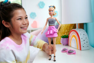 Barbie Fashionistas lelle melnbaltā topiņā HRH11